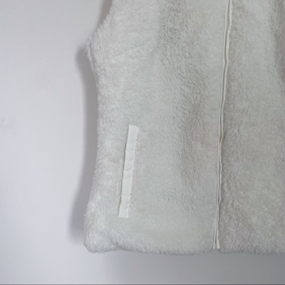 Patagonia Women’s Los Gatos Fleece Vest in Birch White, Size S - Picture 3 of 4